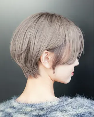 ショート カラー ツジグチ シュンのヘアスタイル