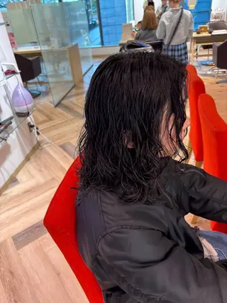 ミディアム メンズ ゆい/パーマ/レイヤ ー/似合わせカラーのヘアスタイル