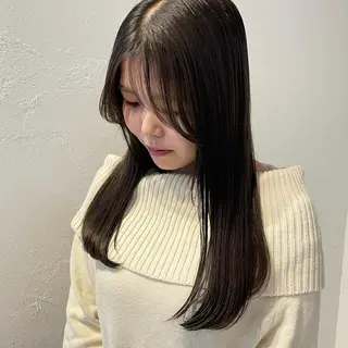 ロング カラー mina / 透明感ベージュカラーのヘアスタイル