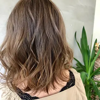 ミディアム カラー ヘアアレンジ 仲間 菜々世のヘアスタイル