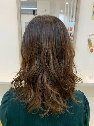 セミロング パーマ 柴田 結衣のヘアスタイル