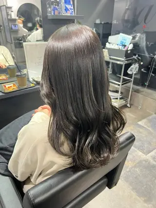 ロング カラー est-r. Hinanoのヘアスタイル