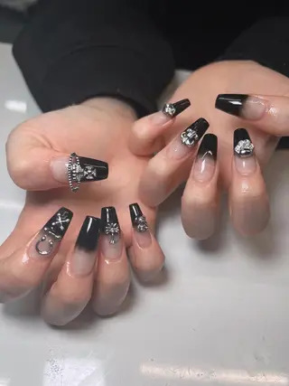 ネイル Nail Salon L'arc所属・💊大阪/心斎橋 moni🧠のネイルデザイン