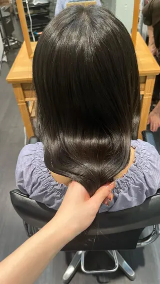 セミロング カラー 細田 碧のヘアスタイル