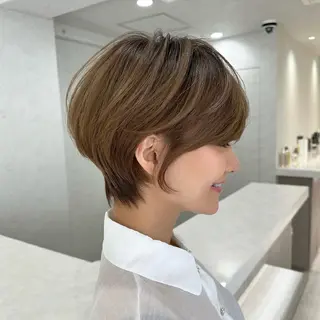 ショート グレージュ/レイヤー ふうか　渋谷のヘアスタイル