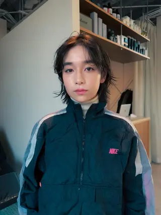 ミディアム 五屋 美咲のヘアスタイル