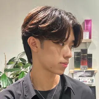 ミディアム パーマ メンズ マエダルイ🌐 レイヤースタイルのヘアスタイル