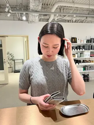 ミディアム カラー 阪本 桃のヘアスタイル