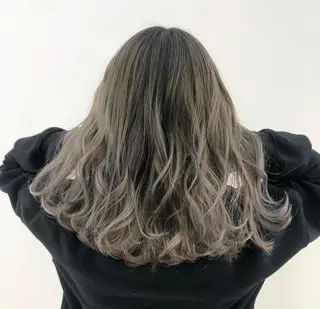 ロング アダチ コウスケのヘアスタイル