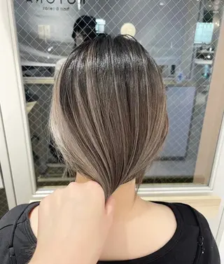 カラー 小林 莉緒のヘアスタイル