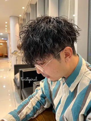 ショート パーマ メンズ 小山 雄大のヘアスタイル