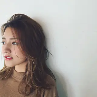 ミディアム セミロング カラー conne& ririのヘアスタイル