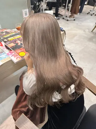 ロング カラー ハイトーン💗ピンク 🛼ベージュ🍀のヘアスタイル