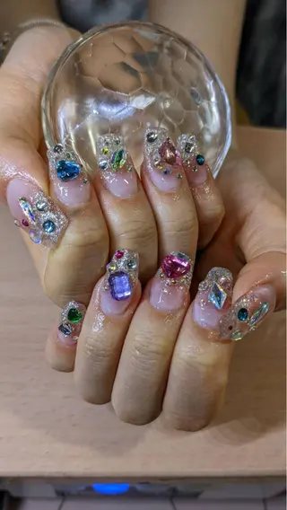 ミディアム ネイル フラワー ムーンのネイルデザイン