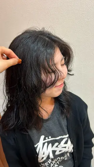 セミロング 村松 麻菜のヘアスタイル