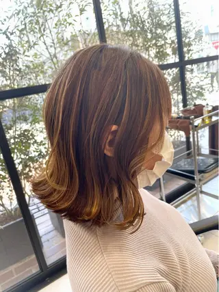 ミディアム カラー JIAKI 似合わせカットのヘアスタイル