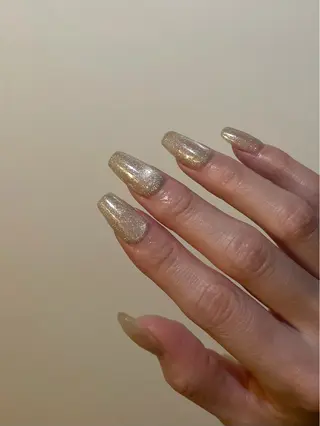 ネイル anyora nail salon所属・大人ワンホン キラキラ／Ayanoのネイルデザイン