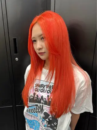 ロング TAKUMI ハイトーン/ウルフのヘアスタイル