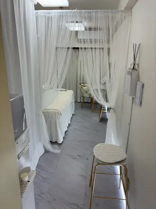 OLYMPIA所属・OLYMPIA 小顔 ハーブピーリングのエステ・リラクイメージ