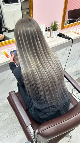 ロング PREss Yuiのヘアスタイル