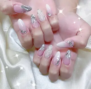 ネイル misaki 🩰‎🤍🎀のネイルデザイン