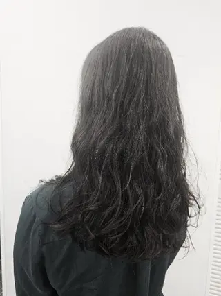 セミロング パーマ カラー あいだ🐼12月末 限定クーポン掲載中のヘアスタイル