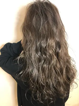 ロング カラー m ā l o. マァロのヘアスタイル