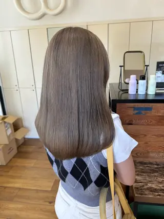 セミロング カラー 吉留 文月のヘアスタイル