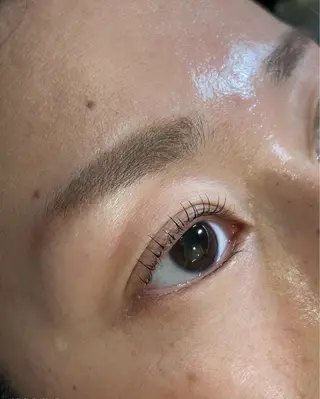 マツエク・マツパ cure所属・井上 真里奈のヘアスタイル