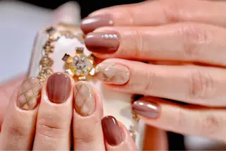 ネイル ママリンド　志村坂上店所属・しみ えんのネイルデザイン