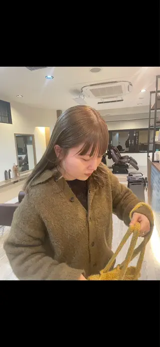 セミロング カラー 渋谷 留菜のヘアスタイル