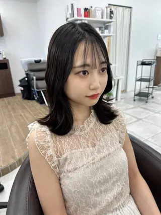 ミディアム ブリーチなし/レイヤ ー特化🌈Tommyのヘアスタイル