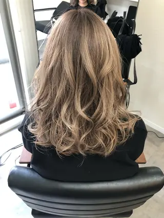 セミロング カラー OFF YUYAのヘアスタイル