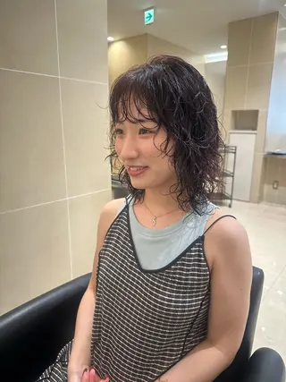 セミロング パーマ 島原 愛のヘアスタイル