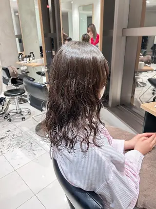 セミロング パーマ miko🪽地毛風/ ハイトーン/レイヤーのヘアスタイル