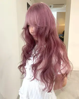 ロング カラー mizuki/ピンク ベージュ.レイヤーのヘアスタイル