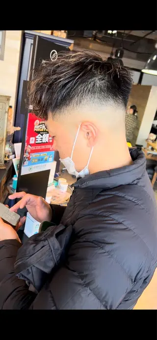 ショート カラー パーマ men'shair TAO East店所属・メンズ 眉ワックス脱毛の眉毛・アイブロウイメージ