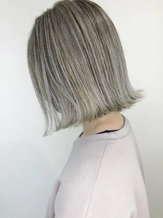 ショート カラー ito. ブリーチ/髪質改善のヘアスタイル