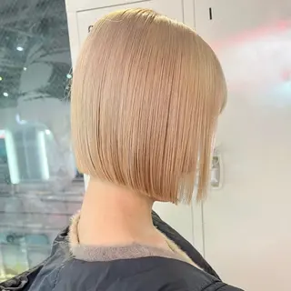 ショート カラー ブリーチカラー×艶 🍨mihoのヘアスタイル
