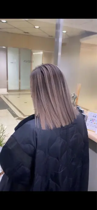 ミディアム カラー ハイライト、レイヤー カット/西梅田/中西のヘアスタイル