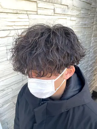 ショート パーマ メンズ 塩谷黎✨ブリーチ無W カラーメンズパーマ✨のヘアスタイル