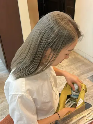 ミディアム カラー ルプラボウ  藤原 千紗のヘアスタイル