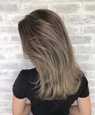 セミロング カラー AVANCE emiのヘアスタイル