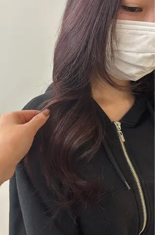 ロング カラー サアヤ/ SYS by fitのヘアスタイル