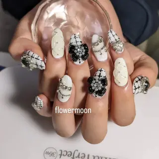 ネイル フラワー ムーンのネイルデザイン