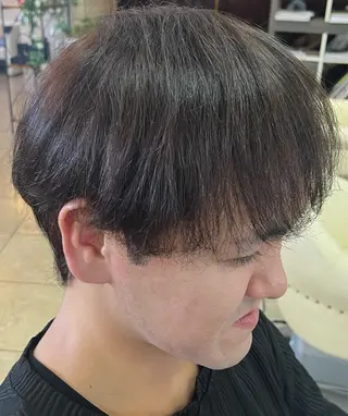 カラー SIKIBU FUKUYAMA所属・熊谷 拓海のヘアスタイル