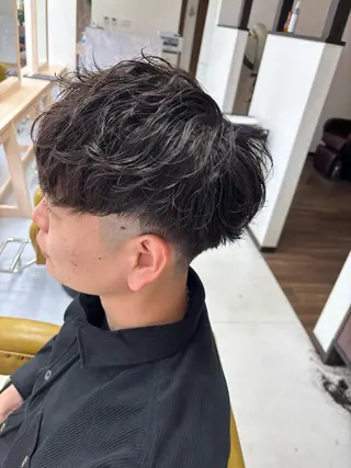 ショート パーマ メンズ 峯 渉人のヘアスタイル