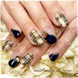 ネイル nail salon  la reine所属・nail salon la reineのネイルデザイン
