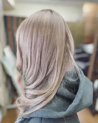 カラー masa ディレクターのヘアスタイル