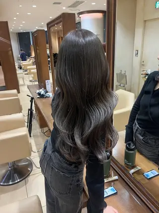 ロング zacc所属・汐折 幸莉のヘアスタイル